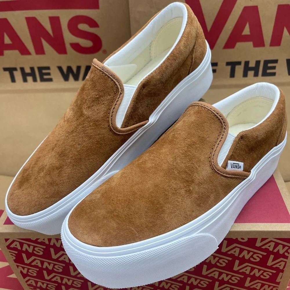 Vans NUBUCK Classic Slip-On Platform Shoe
Stackform Sneakers 
Nubuck Chipmunk - Picture 4 of 16